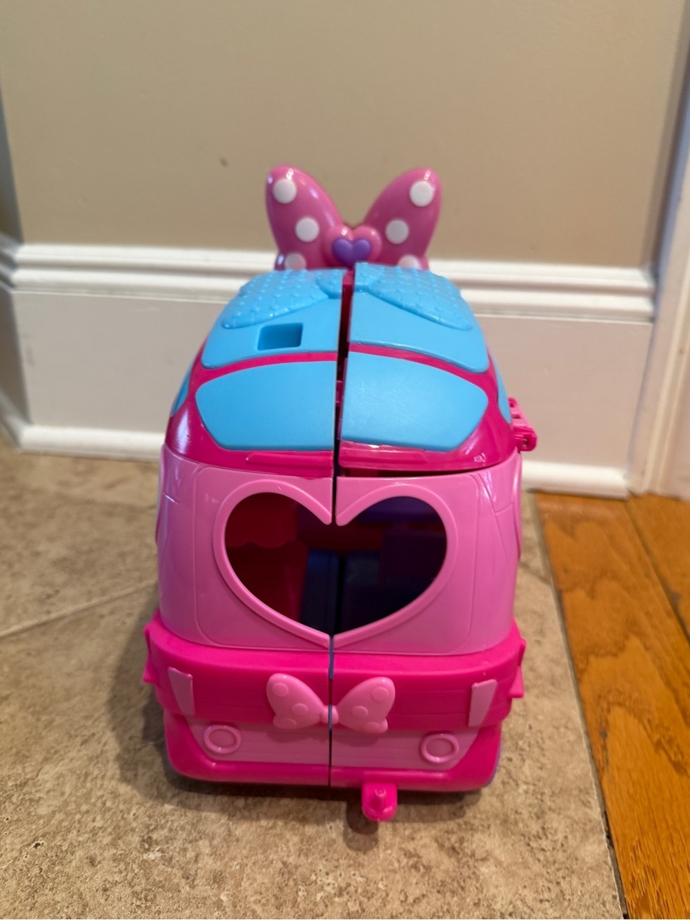 Disney Pink & Purple Minnie Mouse Fold-Out Camper Figurine Camping Playset - Picture 9 of 10